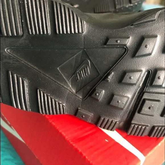 Boys - Size 11C Nike Air Huarache Triple Black Sneakers - Picture 3 of 9